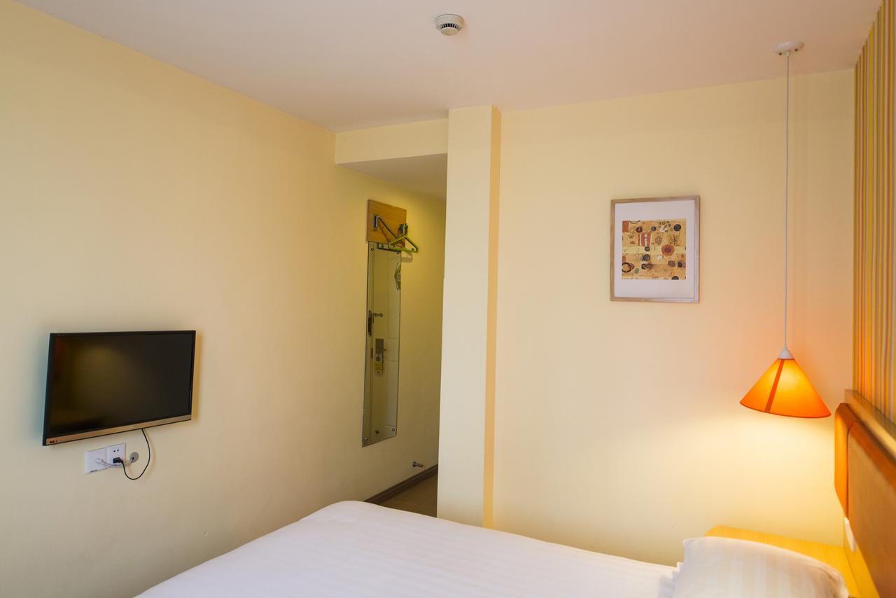 Home Inn Qingdao South Siliu Road Экстерьер фото